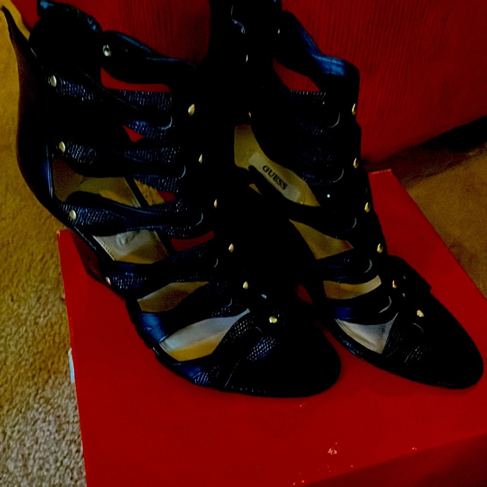 Size 8.5 guess wedges